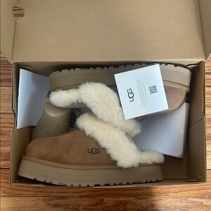 UGG platform mini slippers size 7